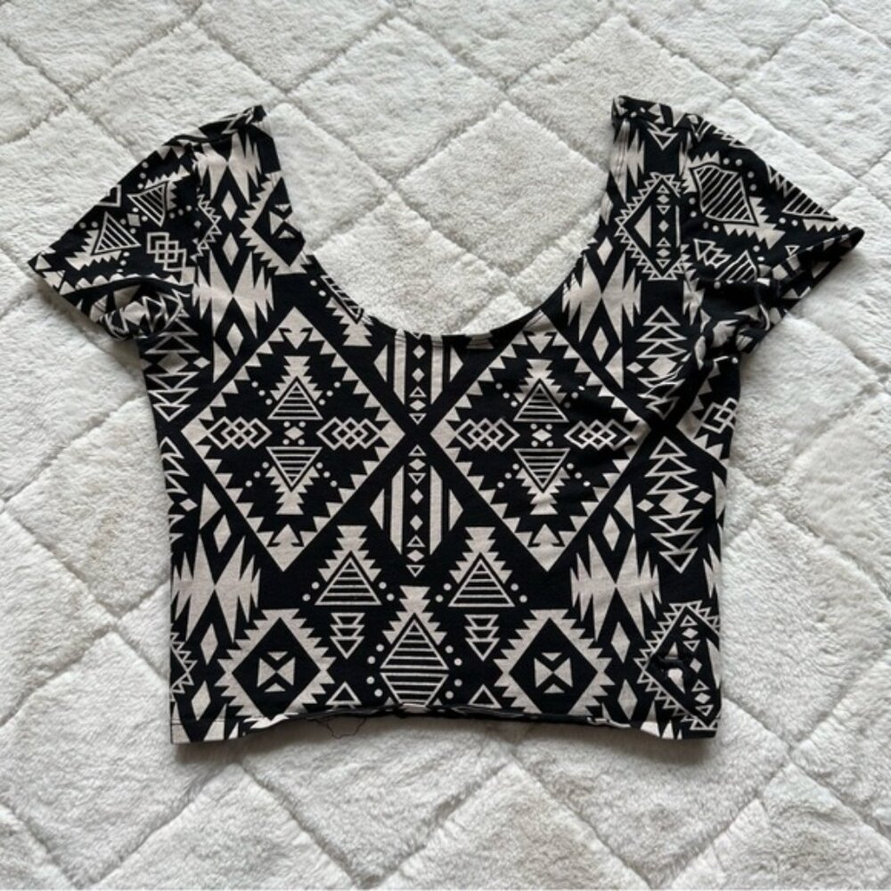 Victoria's Secret PINK | Short Sleeve Aztec Scoop Neck Tee Shirt | Size Small - Picture 2 of 10